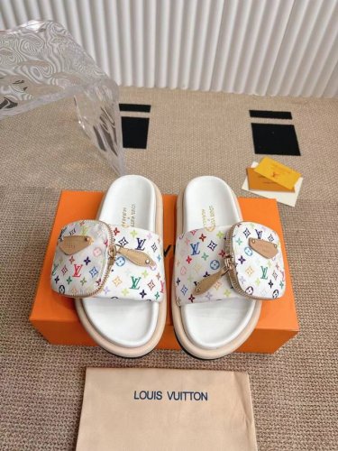 Louis Vuitton# 路易威登面包拖鞋 帯包Iv最新款牛仔拖鞋硬貨上新 New 代购级别 高级感十足 国内外博主刷爆的一款 复古又时髦 上脚美炸了 官网