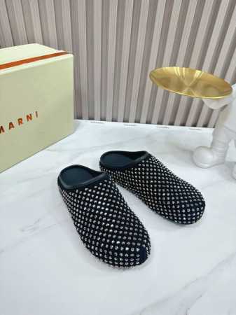 冲量价: MARNI 新品 全新设计风格，原版定制，大气时尚 面料 羊京烫钻 内里 羊皮 鞋底 原版原色橡胶大底 优雅风格 创造不一样的感觉 专柜包装 简约气质 - 点击图像关闭