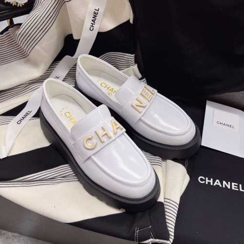 CHANEL最新款乐福鞋上线热卖！ 小香今秋最具人气的乐福鞋现货供应！ 咱家一比一原版开发，各种细节都是遵照原版定制打造，选材精细！ 面料：进口牛皮 内里：羊皮