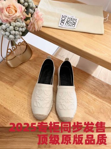loewe罗意威 代购级 2025早春新款渔夫鞋，舒适轻便百搭，采用超甜马卡龙色系，这款单鞋采用高端牛皮面料制成，饰有3D工艺细节设计，少女糖果色，在炎热的夏季