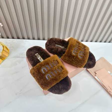 工厂 2024 新款新品 MIU MIU 全新超美装饰搭配,时尚淑女气质十足 双色拼接 又不乏美艳色彩,外侧附带弹力象巾 上脚非常方便意大利引进的原版楦头是最新 - 点击图像关闭