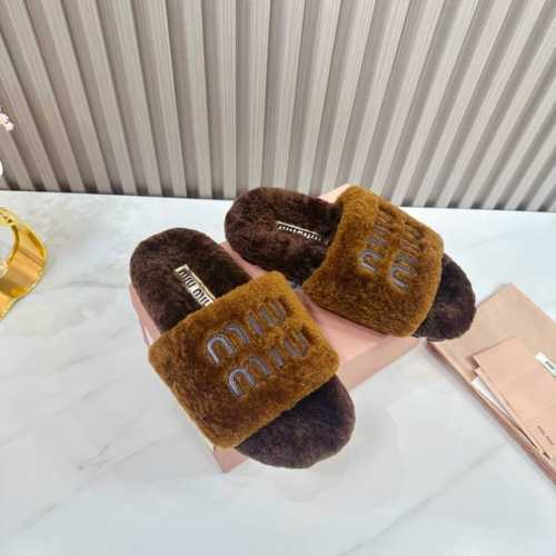 工厂 2024 新款新品 MIU MIU 全新超美装饰搭配,时尚淑女气质十足 双色拼接 又不乏美艳色彩,外侧附带弹力象巾 上脚非常方便意大利引进的原版楦头是最新