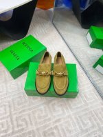 出厂430 Bottega Venet*女士Astaire乐福鞋 原版一比一做法 一致五金 当今流行的又一趋势 天花板啦3色百搭 精致平底 包裹面料 同色跟皮