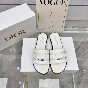 橙子出厂价 Dior 迪奥春夏新款 刺绣字母平底拖鞋 一字带拖鞋 沙滩凉拖 码数：35-42