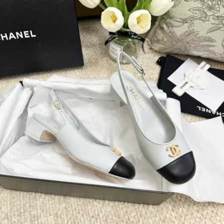 代购版 Chane L 24A New Arrival～ 小香家24手工坊 Slingback 小方跟搭配小方头，点缀烤漆双c扣件 精致乖巧，气质拉满 小牛皮鞋 - 点击图像关闭