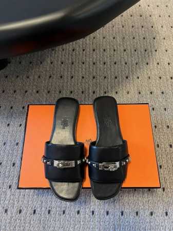 代购级 配飞机盒 Hermes 25Ss爱马仕新配色 Kelly扣平底拖鞋 好穿百搭，夏日必备高端工具鞋 鞋面小牛皮&定制牛仔布面，内里垫脚小牛皮， 意大利进口 - 点击图像关闭