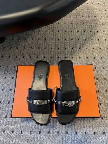 代购级 配飞机盒 Hermes 25Ss爱马仕新配色 Kelly扣平底拖鞋 好穿百搭，夏日必备高端工具鞋 鞋面小牛皮&定制牛仔布面，内里垫脚小牛皮， 意大利进口