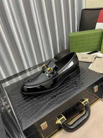 出厂价 古奇新款潮高级休闲男士皮鞋， 顶级进口经典面料，鞋面牛皮鳄鱼纹，水染皮里，极为亲肤舒适 摸上去非常的细腻 ，版型上很正！奢华生动 精细度完美体现立体感， - 点击图像关闭
