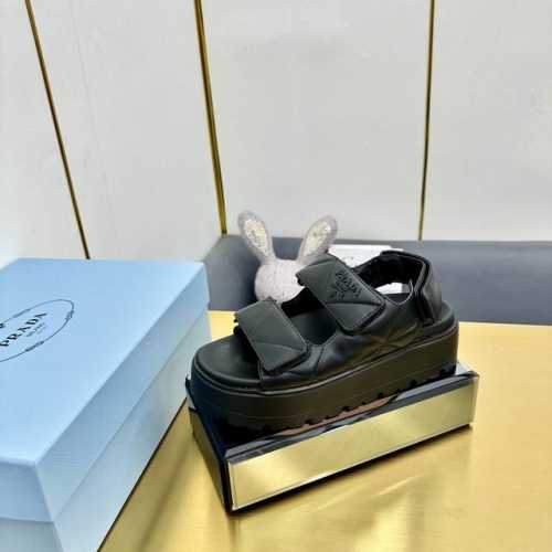 顶级版本 最高版 prada普拉达 25新款 厚底 休闲运动鞋 这款运动鞋延续经久不衰的轮廓，是新款经典单品。采用皮革精心制作， 提升格调。款式轻盈，搭配三角扣