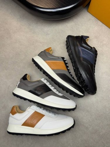 Tod's 托德斯 -高端品质 原单休闲运动鞋 -鞋面：纳帕小牛皮、摔纹小牛皮、鞋鞋身.鞋舌.空压品牌Logo -内里：水染牛皮 -大底：超轻Tpu发泡 橡胶；