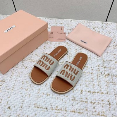 出厂 高版本 Miumiu2025Ss 春夏新款高跟底小羊皮拖鞋 顶级版本 Zp开发 原版拆卸 对版菱格纹 秒杀市面普通版本，Miumiu真的太少女啦！小羊皮超