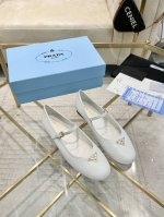 上新 现货拆原板1:1复刻 最高版本 Prada 早秋走秀T台爆款 最新秋款 平底出游系列 出厂价P 原版1:1模具大底 女神必备 上脚超级舒适 减龄 鞋面釆用
