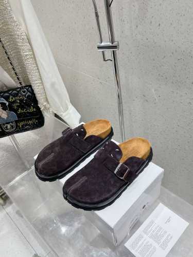 MaisonMargiela 马吉拉 MM6 勃肯拖鞋 不容错过的时尚单品 简单又有格调的美 跑量扛把子，分趾必入单品 时尚减龄神器 随性率真的感脚简单高级的设