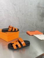 高定版 Herme？彩虹色二舅拖 H这款拖 显白百搭 很容易戳中审美的可冲款惊艳上脚 原版1:1开模 真皮鞋面 柔软不磨脚 原版大底 轻松逛街不会累 清晰压印L