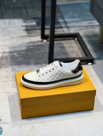 Louis Vuitton 路易威登 Lv 顶级鞋面意大利进口头层牛皮，全进口羊皮内里，完全1比1复刻，鞋底：原厂特供原版底，独家活动成型底超级舒适，原厂跟单货