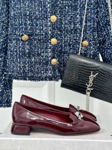 厂价 Jimmy Choo｜周仰杰24ss早春新品单鞋 JC家永恒经典之作 简约设计 满满的少女风 既摩登又复古的味道 鞋面采用进口小牛漆皮 内里进口混种羊皮