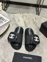 Chane*L小香专柜主打最新款带包牛仔拖鞋硬货上新 代购级别 高级感十足 国内外博主刷爆的一款 复古又时髦 上脚美炸了 官网主推款 鞋面:高定制牛仔布料 内里