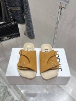 出厂 Loewe 罗意威 25Ss夏季新款拖鞋 火爆新款 配合整体原版楦型，时尚而个性好穿 颜色超赞 面料:高丝光牛反绒 内里：吸汗透气牛绒 垫脚：吸汗透气牛绒