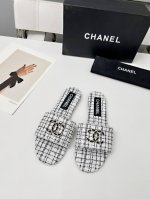 chanel 香奈儿 新款 拖鞋 官网专柜，面料羊皮、内里绵羊皮，垫脚山羊皮，3色任选，35－42码，出厂价p 真皮底170