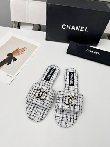 chanel 香奈儿 新款 拖鞋 官网专柜，面料羊皮、内里绵羊皮，垫脚山羊皮，3色任选，35－42码，出厂价p 真皮底170