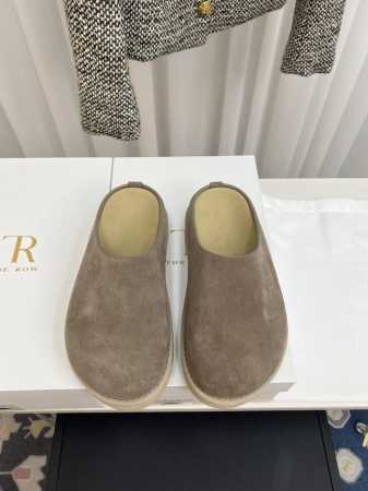 the Row 25新款厚底包头拖 勃肯拖 复古味随意搭配都好看 一贯极简风格 没有任何Logo点缀 简单即是高级 这款绝对是时髦女性的必备单品 鞋面：牛反绒 - 点击图像关闭