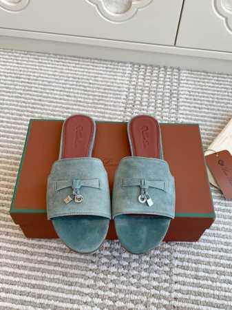 平底 粗跟 代购级 Loro piana Summer Charms Ser LP女士凉鞋拖鞋产品详情：这款绒面羊皮革凉鞋搭配饰有Loro Piana My C - 点击图像关闭
