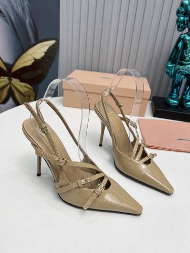 工厂 新款新品 Miu Miu 全新超美装饰搭配,时尚淑女气质十足 双色拼接 又不乏美艳色彩,外侧附带弹力象巾 上脚非常方便意大利引进的原版楦头是最新楦 出来形