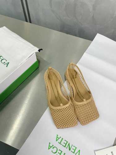 春夏新品Bv新色网孔性感系列 链条单鞋 平底 黑色 新色 完全惊艳 颠覆 劲爆眼球 性感系列单鞋 隐约的透视感觉 上脚 透视感十足 简直是一个完美的艺术品的存在