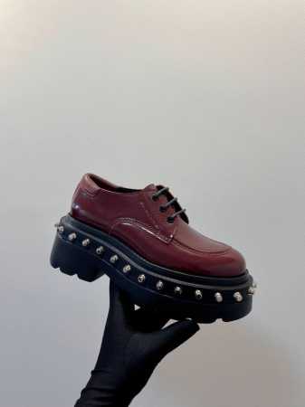 Alexander Wang 大王乐福鞋新系 ......ss24 铆钉款 ，素面款 一双女王都拒绝不了的单品 ...... 真心太太太太太太美了 双层鞋底独特 - 点击图像关闭