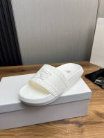 工厂价 范思哲拖鞋 男鞋高端品牌 官网1:1最新力作：原版开模定制 面料釆用进口原版材料制作，升级版大底，更轻便，防滑。市场顶级品质，简单不失品味，潮人必备，时