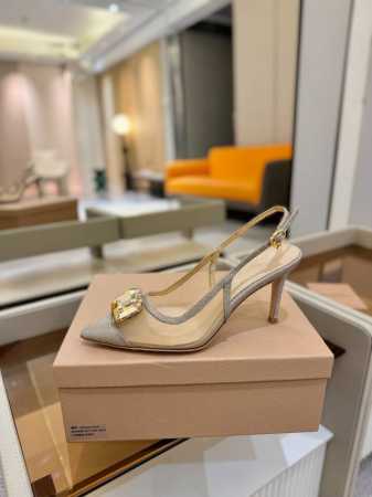 价格P： Gianvito Rossi 2025新款拖鞋 原版开发 顶级版本 代购品质 超美的大宝石高跟凉鞋。大颗宝石璀璨夺目，仿佛把星辰踩在脚下，瞬间成为人群 - 点击图像关闭