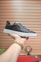 出厂价 Gucci 古奇 官网1:1运动男鞋火爆上市，采用原版布料+水染羊皮内里，再加官网原版1:1舒适大底。时尚百搭，着脚超舒适、透气。标准鞋码38 45 4