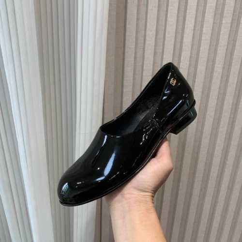 小香2025玛丽珍单鞋系列 2025春夏新品小香玛丽珍单鞋系列上新 时尚圈的绝绝子 搭配将演绎着细致 极简 永不褪去的经典元素 展现与众不同的穿搭风格美到无话可