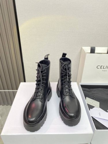 Celine 好物推荐厚底增高马丁靴 厚底短靴机车靴..热度持续升级～长期款 高版本当季深受众多网红博主热捧，完美精修鞋楦小圆头，非常到位，线条流畅版型正 ，整