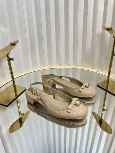 迪奥 Dior 2025春夏高定系列新款 Ballet 标志性电绣藤格纹低跟芭蕾舞女鞋 CD字母logo珍珠扣粗跟蝴蝶结凉鞋材质：进口金属羊皮 环保藤格纹粗花呢