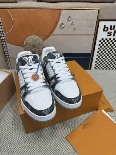 LV-Trainer路易-威登 PK市场一切版本 情侣款 走秀新款 篮球板鞋 代购品质 原版1：1开发复刻！！上脚非常舒适 做工精细 鞋面由意大利进口小牛皮拼接