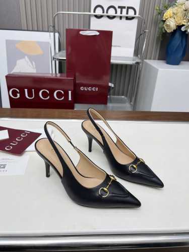 原单品质gucci2025春夏新品牛皮压花高跟鞋，顶级品质发售购入正品开发原版压花工艺经典双G老花面，内里羊皮配合意大利原板材质与工艺原版一致码数:35-42，