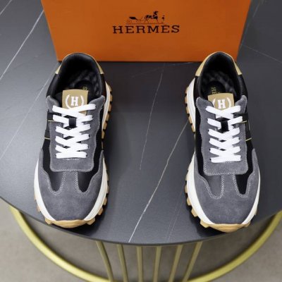 出厂价pp： 品牌：爱马仕 标准码：38-44 45订做 等级：官网同款 材料：原版材料拼接 舒适透气内里 轻便耐磨运动大底 款式类别：男士时尚休闲鞋 跑步 运