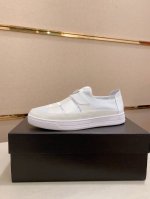 新款1:1 prada 普拉达 潮流新款上市 官网同款 专柜品质 原版搭配 精选头层小牛皮搭配弹力布面料 舒适透气羊皮内里 做工精细 用料上层 100%纯牛皮打