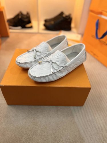 男码38-46 路易威登经典 运动系列 Lv. Driver莫卡辛鞋系列 Lv Driver 莫卡辛鞋是Virgil Abloh设计的首款驾驶鞋。 Monogr