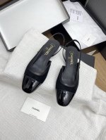 Chanel小香25 A春夏新款双C钻扣拼色后空凉鞋 专柜品质 每年必入的经典款之一 设计 更加彰显和品味 所有材质都根据原版定制 购入正品开发 万能百搭神器