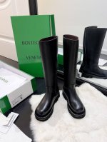 BV 15寸 秋冬爆款高版品质BV高靴 切尔西靴 骑士靴 靴筒采用打蜡小牛皮，耐磨防滑发泡大底，脚感轻盈舒适，上脚更加绚丽多彩。 鞋面：对原版进口打蜡小牛皮，皮