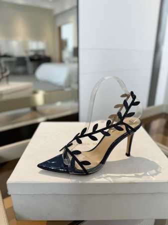 价格： Gianvito rossi 2025 新款拖鞋顶级版本，代购品质！施华洛奇水钻尖头高跟拖鞋，宛如从童话中走来的仙履。施华洛奇水钻璀璨耀眼，如同繁星点点 - 点击图像关闭