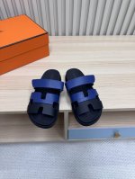 顶级版本 Hermes 爱马仕火到不行的情侣款二舅拖 猪鼻子夹角凉鞋拖鞋,搭配各种彩色袜子，潮爆了！ 鞋面：进口牛皮 羊京皮 布面 掌纹皮 内里：进口牛皮 羊皮