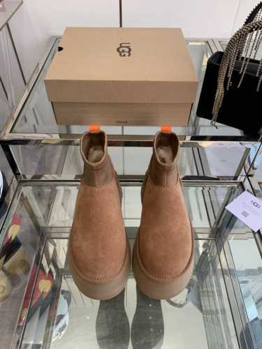 UGG 24ss秋冬新款经典迷你迪普靴 厚底铅笔弹力靴 羊毛配氯丁弹力筒 雪地靴 保暖舒适 厚底设计增高显瘦 时髦又洋气 轻松拉长腿部线条 大底EVA轻质缓震