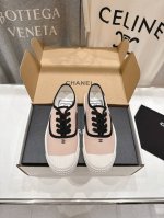 高版本出厂 Chanel* 小香2025Ss最新休闲鞋，目前超级流行的饼干鞋 网红明星小红书狂追热推 发售蠢萌可爱的造型带了点复古味！ 造型特殊，很有辨识度，