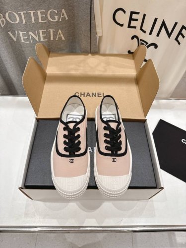 高版本出厂 Chanel* 小香2025Ss最新休闲鞋，目前超级流行的饼干鞋 网红明星小红书狂追热推 发售蠢萌可爱的造型带了点复古味！ 造型特殊，很有辨识度，