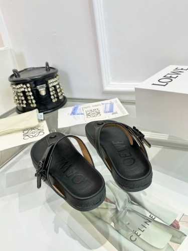 罗意威loewe 火爆新款 配合整体原版楦型，时尚而个性好穿 颜色超赞 面料：头层仿鹿羊皮 内里：水染牛皮 垫脚水台：头层仿鹿羊皮 大底：原版橡胶底 跟: 包装