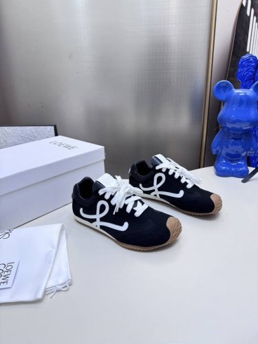 出厂： 铝合金鞋扣+10 Loewe罗意威二代Ballet Runner升级2.0给足界一些震撼，2025早春Ballet Runner 2.0芭蕾运动鞋阿甘鞋