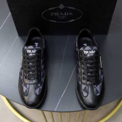 品牌：普拉达prada 标准码：男码38 44 45可以定做 等级：官网同款 材料：原版皮料 舒适透气内里 原版耐磨柔软大底 款式类别：休闲运动版 年轻时尚 欧